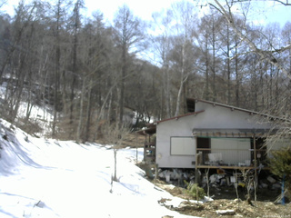 長野県菅平高原 ゆたか山荘 西側(坂上) 2026/03/24 13:45