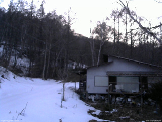 長野県菅平高原 ゆたか山荘 西側(坂上) 2026/03/24 18:15