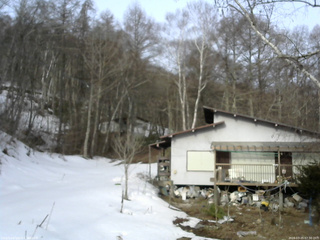 長野県菅平高原 ゆたか山荘 西側(坂上) 2026/03/25 07:30