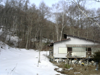 長野県菅平高原 ゆたか山荘 西側(坂上) 2026/03/25 08:15
