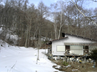 長野県菅平高原 ゆたか山荘 西側(坂上) 2026/03/25 08:30