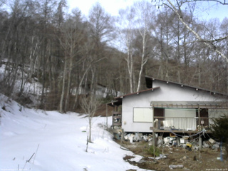 長野県菅平高原 ゆたか山荘 西側(坂上) 2026/03/25 08:45