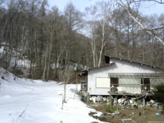 長野県菅平高原 ゆたか山荘 西側(坂上) 2026/03/25 09:00