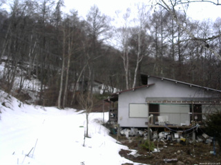 長野県菅平高原 ゆたか山荘 西側(坂上) 2026/03/25 17:15