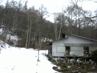 長野県菅平高原 ゆたか山荘 西側(坂上) 2026/03/26 07:15