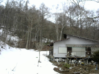 長野県菅平高原 ゆたか山荘 西側(坂上) 2026/03/26 10:45
