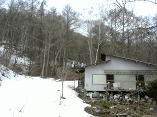 長野県菅平高原 ゆたか山荘 西側(坂上) 2026/03/26 12:15