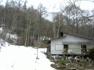 長野県菅平高原 ゆたか山荘 西側(坂上) 2026/03/26 12:30