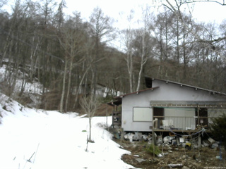 長野県菅平高原 ゆたか山荘 西側(坂上) 2026/03/26 13:00