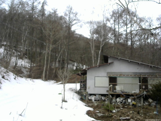 長野県菅平高原 ゆたか山荘 西側(坂上) 2026/03/26 13:30
