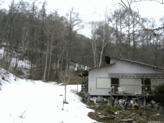 長野県菅平高原 ゆたか山荘 西側(坂上) 2026/03/26 14:00