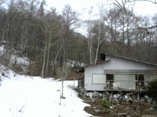 長野県菅平高原 ゆたか山荘 西側(坂上) 2026/03/26 15:30
