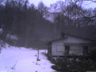 長野県菅平高原 ゆたか山荘 西側(坂上) 2026/03/26 18:15