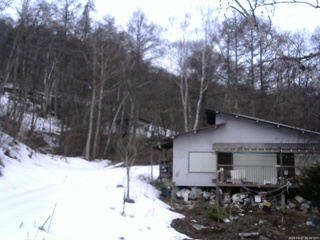 長野県菅平高原 ゆたか山荘 西側(坂上) 2026/03/27 06:00