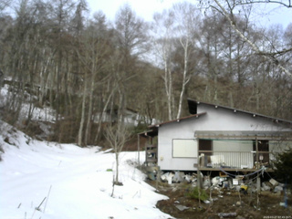 長野県菅平高原 ゆたか山荘 西側(坂上) 2026/03/27 07:45