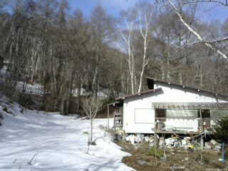 長野県菅平高原 ゆたか山荘 西側(坂上) 2026/03/27 08:15
