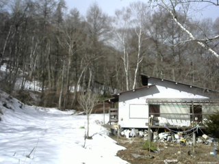 長野県菅平高原 ゆたか山荘 西側(坂上) 2026/03/27 09:15