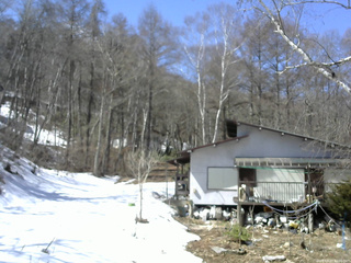 長野県菅平高原 ゆたか山荘 西側(坂上) 2026/03/27 11:00