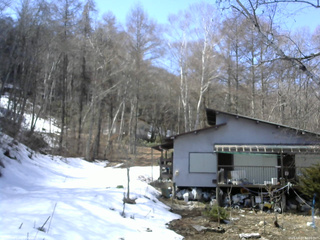 長野県菅平高原 ゆたか山荘 西側(坂上) 2026/03/27 12:00