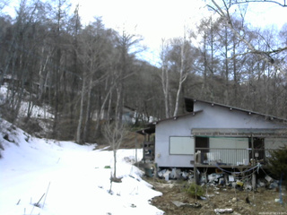長野県菅平高原 ゆたか山荘 西側(坂上) 2026/03/27 12:15