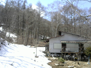 長野県菅平高原 ゆたか山荘 西側(坂上) 2026/03/27 12:45