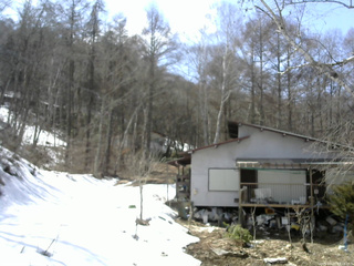 長野県菅平高原 ゆたか山荘 西側(坂上) 2026/03/27 13:15