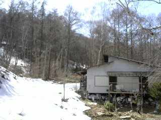 長野県菅平高原 ゆたか山荘 西側(坂上) 2026/03/27 14:00
