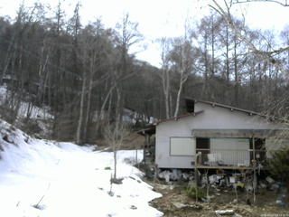 長野県菅平高原 ゆたか山荘 西側(坂上) 2026/03/27 14:15