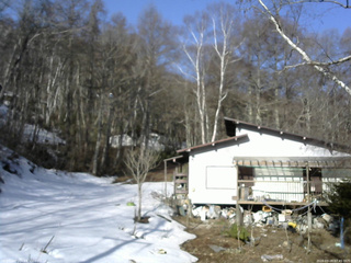 長野県菅平高原 ゆたか山荘 西側(坂上) 2026/03/28 07:45