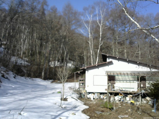 長野県菅平高原 ゆたか山荘 西側(坂上) 2026/03/28 08:00