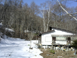 長野県菅平高原 ゆたか山荘 西側(坂上) 2026/03/28 08:45