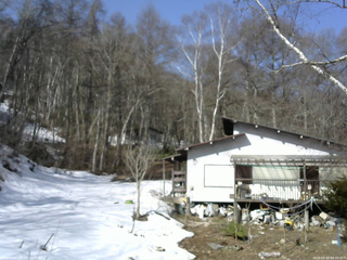 長野県菅平高原 ゆたか山荘 西側(坂上) 2026/03/28 09:00