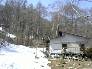 長野県菅平高原 ゆたか山荘 西側(坂上) 2026/03/28 11:00