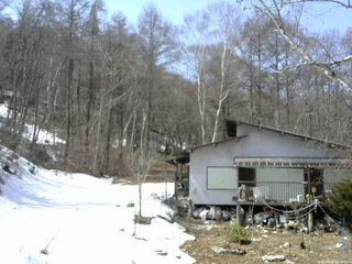 長野県菅平高原 ゆたか山荘 西側(坂上) 2026/03/28 11:30
