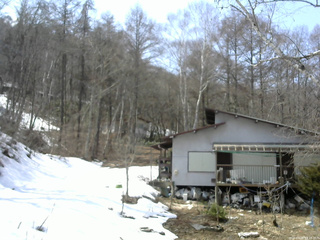 長野県菅平高原 ゆたか山荘 西側(坂上) 2026/03/28 12:15