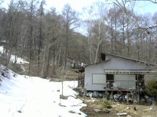 長野県菅平高原 ゆたか山荘 西側(坂上) 2026/03/28 12:30