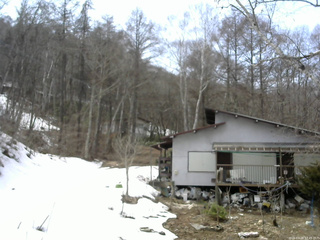 長野県菅平高原 ゆたか山荘 西側(坂上) 2026/03/28 12:45
