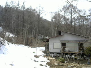 長野県菅平高原 ゆたか山荘 西側(坂上) 2026/03/28 14:00