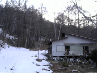 長野県菅平高原 ゆたか山荘 西側(坂上) 2026/03/28 18:00