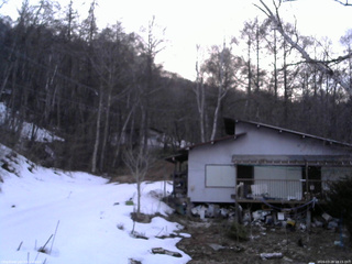 長野県菅平高原 ゆたか山荘 西側(坂上) 2026/03/28 18:15