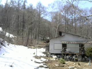 長野県菅平高原 ゆたか山荘 西側(坂上) 2026/03/29 12:45