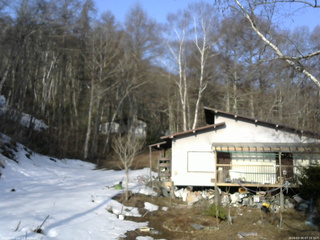 長野県菅平高原 ゆたか山荘 西側(坂上) 2026/03/30 07:15