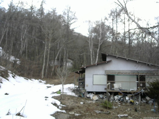 長野県菅平高原 ゆたか山荘 西側(坂上) 2026/03/30 16:15