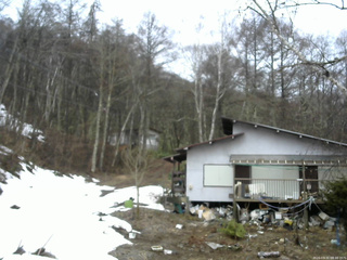 長野県菅平高原 ゆたか山荘 西側(坂上) 2026/03/31 08:00