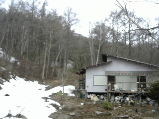 長野県菅平高原 ゆたか山荘 西側(坂上) 2026/03/31 12:00