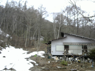 長野県菅平高原 ゆたか山荘 西側(坂上) 2026/03/31 12:45