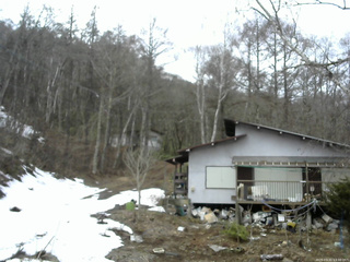 長野県菅平高原 ゆたか山荘 西側(坂上) 2026/03/31 13:00