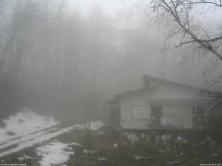 長野県菅平高原 ゆたか山荘 西側(坂上) 2026/04/01 06:45