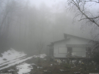 長野県菅平高原 ゆたか山荘 西側(坂上) 2026/04/01 07:00