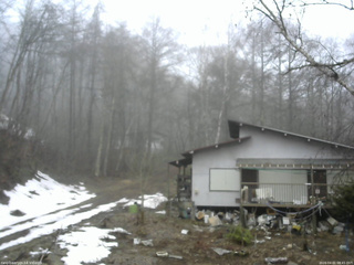 長野県菅平高原 ゆたか山荘 西側(坂上) 2026/04/01 08:45